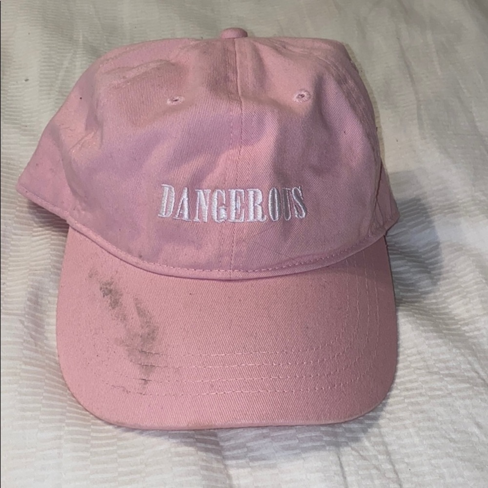 dangerous woman hat